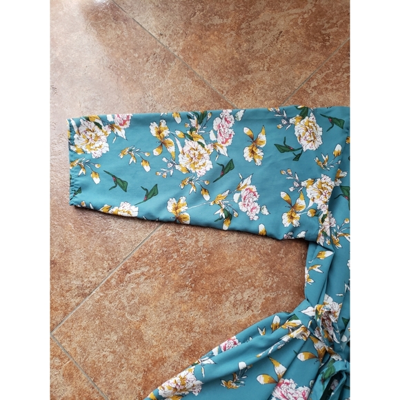 Flowered kimono - Picture 7 of 10